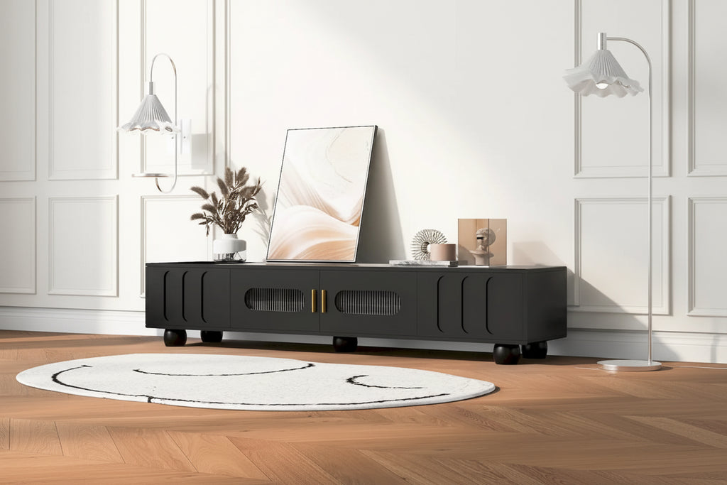 Meuble TV moderne à pieds en bois massif avec 4 étagères de rangement et 2 portes de rangement pour salon ou salle de divertissement
