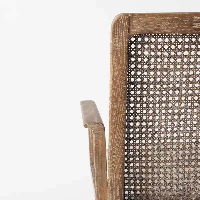 Chaise de salle à manger Clara en tissu crème avec dossier en cannage et structure en bois massif marron clair