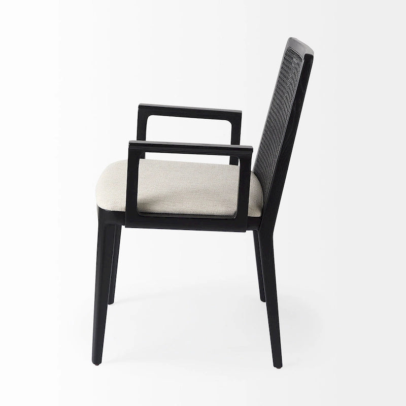 Chaise de salle à manger Clara en tissu crème avec dossier en cannage et structure en bois massif marron clair