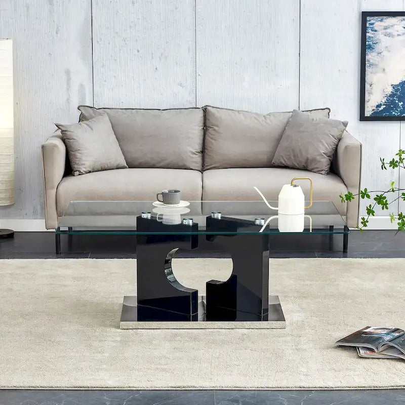 Une table basse rectangulaire moderne et tendance avec un plateau en verre trempé et des pieds en MDF blanc